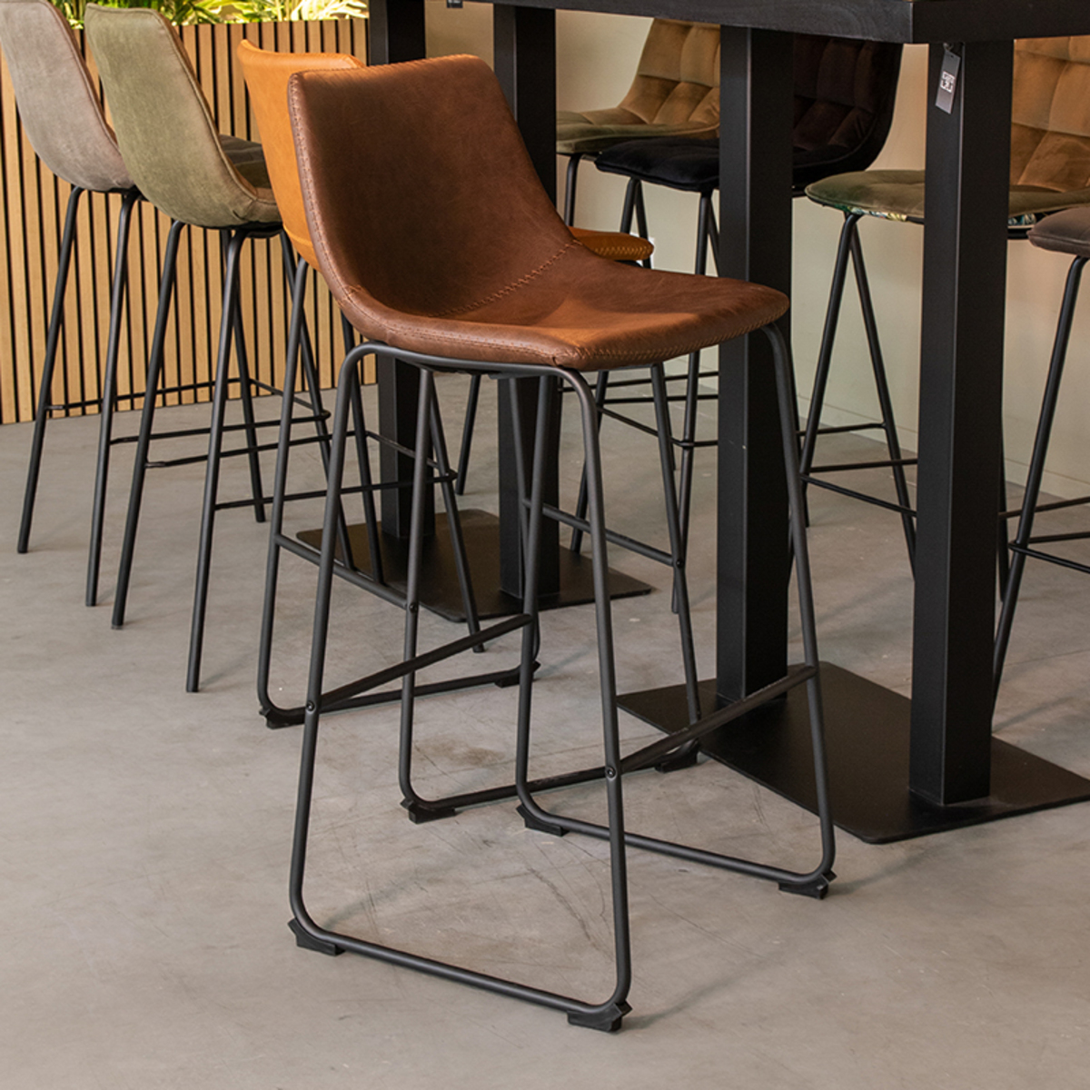 Tabouret de bar Risto - Hauteur du siège 75 - Marron - Cuir PU - Sans accoudoir - Industriel - LABEL51