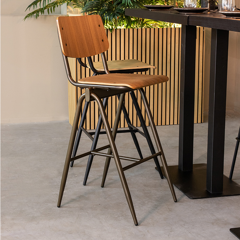 Tabouret de bar I_Solid - Hoog - Noyer - BRUIN - Bois - Sans accoudoir - Industriel - LABEL51